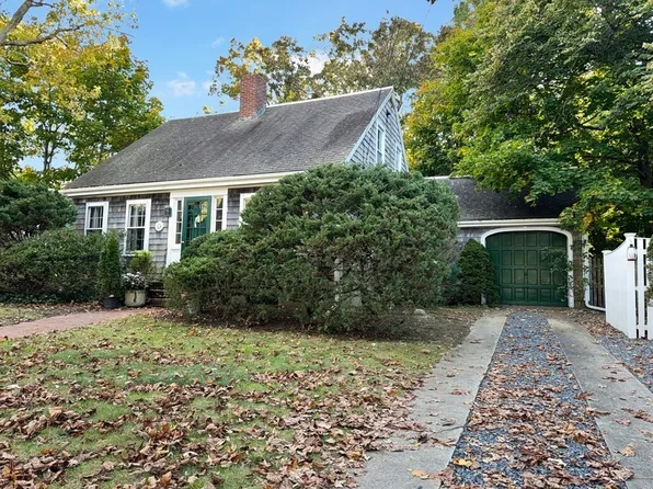 265 Sandwich St, Plymouth, MA 02360