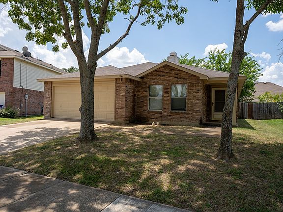 3rd image of 3841 Meredith Ln