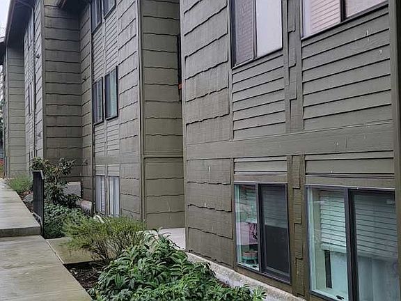 3rd image of 270 SE Barrington Dr APT B104