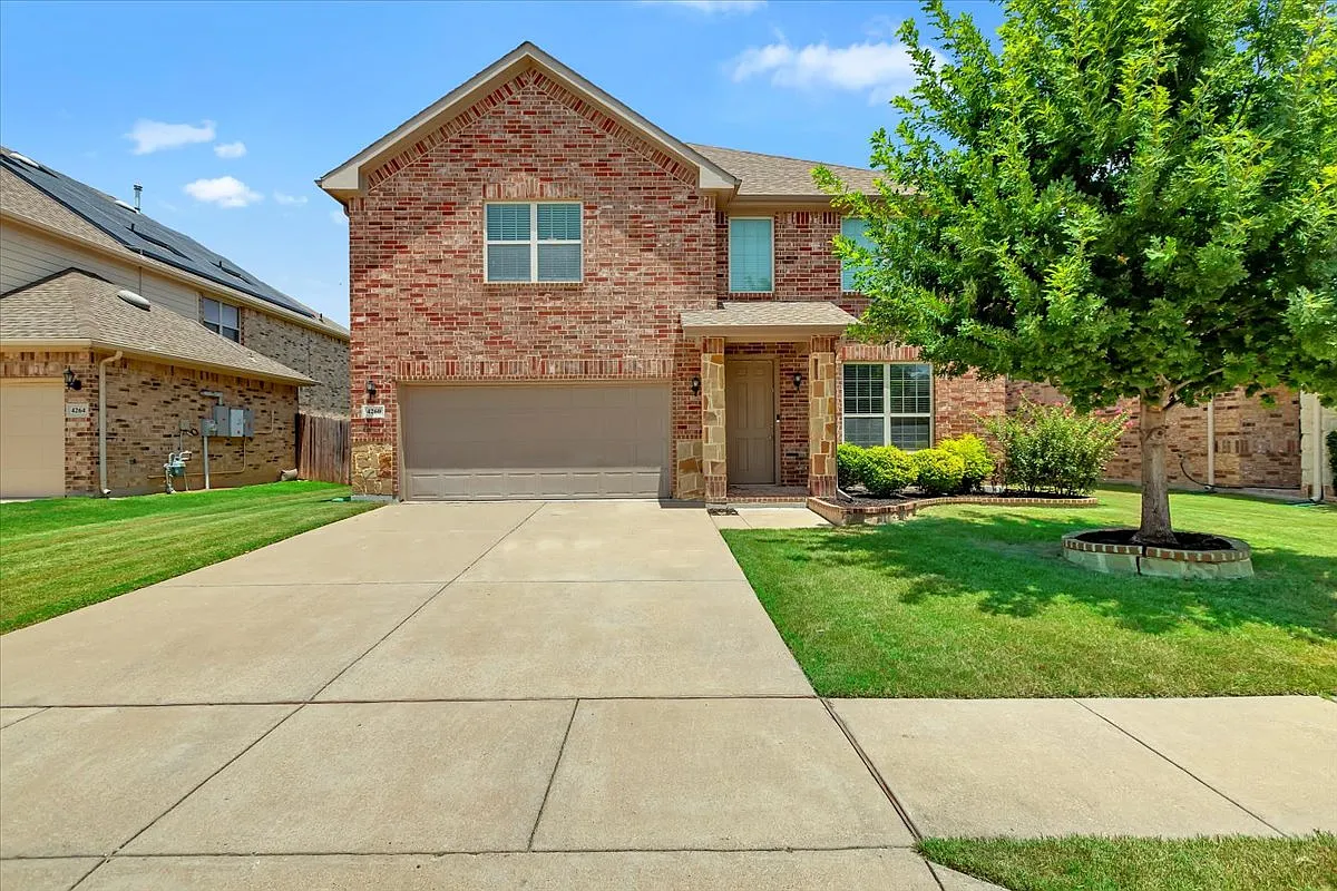 4 bed, 2372 sqft, $2,700 — Photo 1