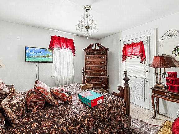18th image of 6080 Gifford Ave