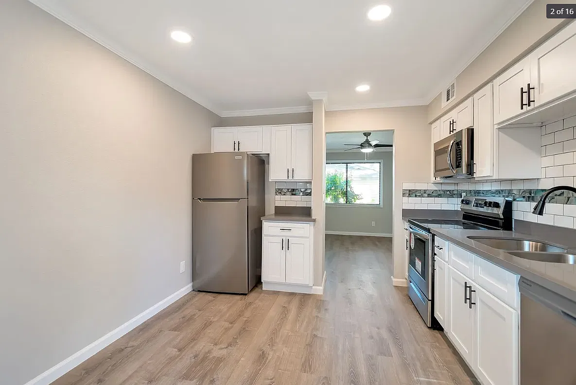 2 bed, 820 sqft, $1,550 — Photo 2