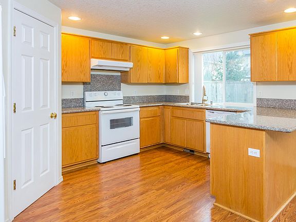 3rd image of 16324 NE 43rd Way