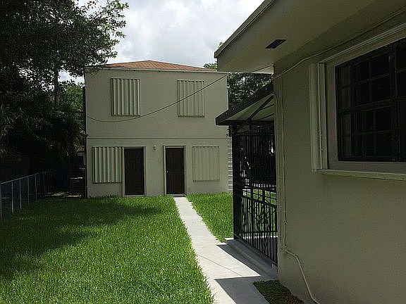 4th image of 925 SW 15th Ave