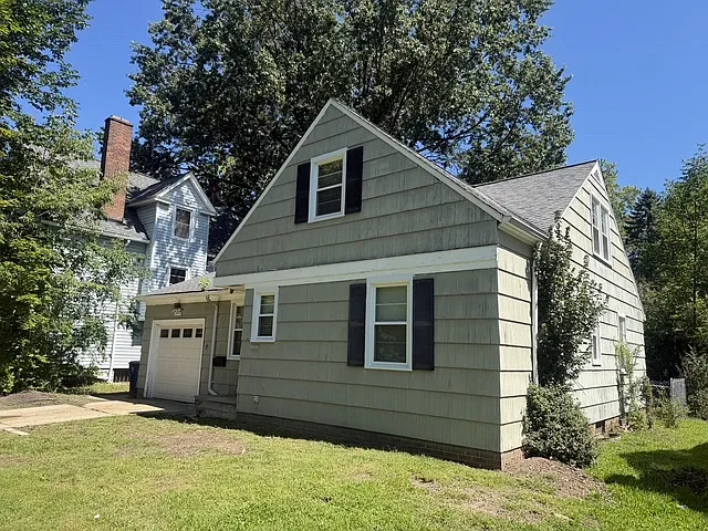 3 bed, 1450 sqft, $1,750 — Photo 1