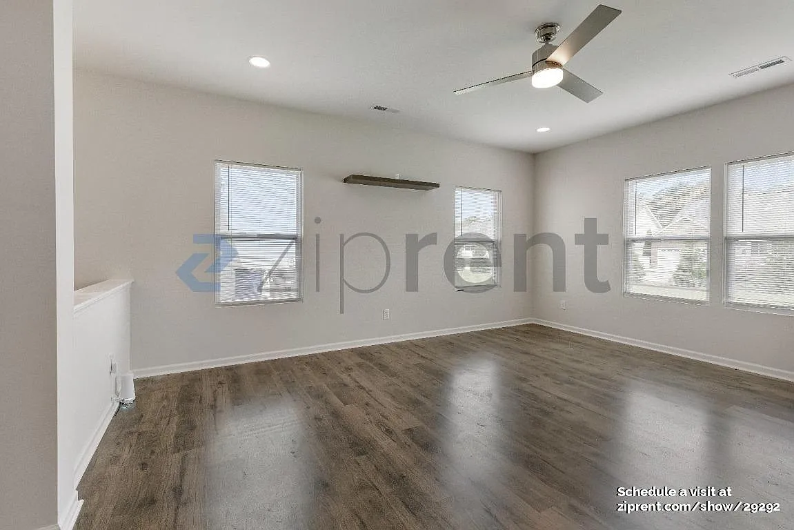 4 bed, 2.5 bath, 2430 sqft, $2,200 — Photo 4