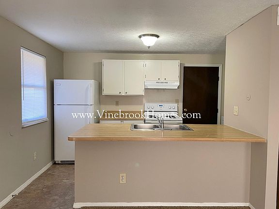 4th image of 8202 Mount Hood Dr