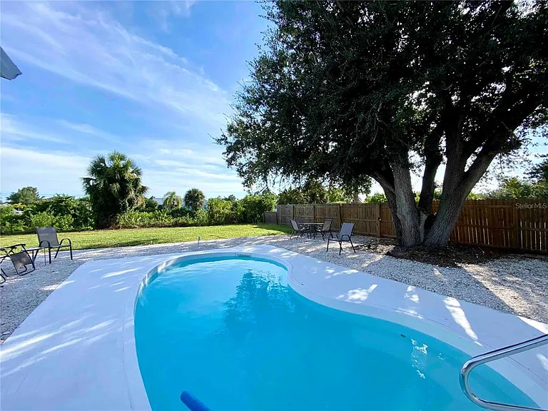 7113 Regina Dr — Photo 18
