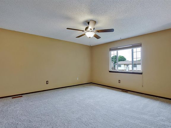 5th image of 3238 N Bayberry St