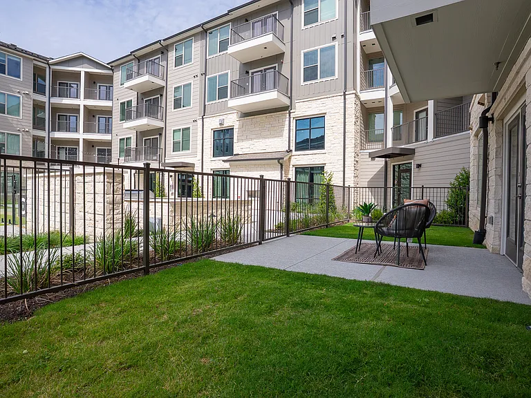Cullen Ln — Photo 18