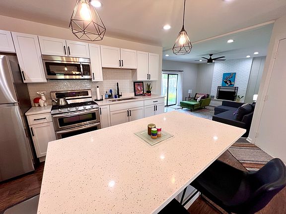 5th image of 2119 Dartmoor Dr
