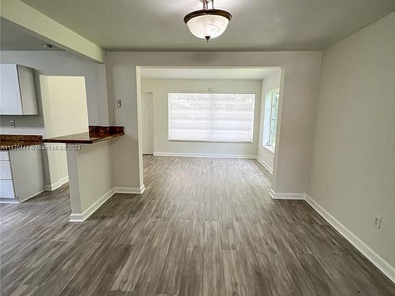 3rd image of 411 NE 88th St