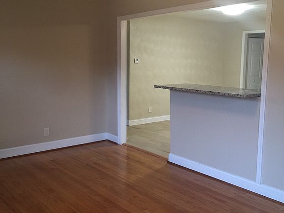 3rd image of 2515 Barclay Ave