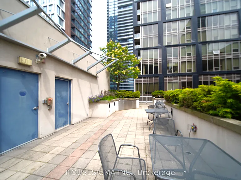 270 Wellington St W #222 — Photo 7