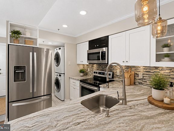 5th image of 1504 Lincoln Way APT 323