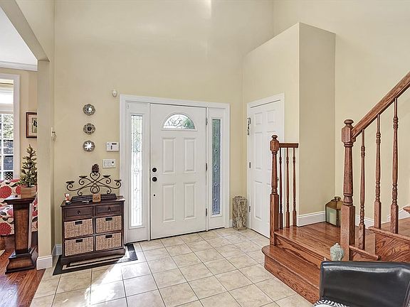 5th image of 539 College Ave