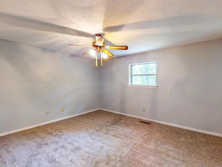 916 Huntington Cir — Photo 28