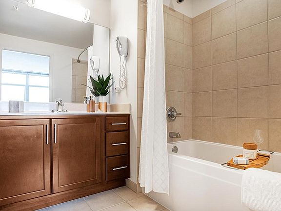 4th image of 344 N Canal St #1701
