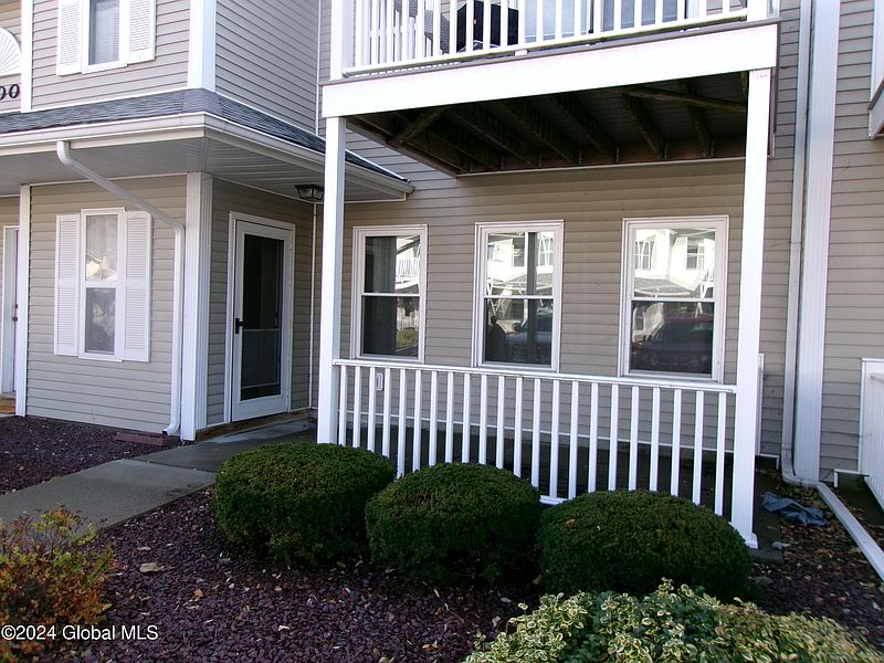 3rd image of 1808 Cambridge Manor Drive