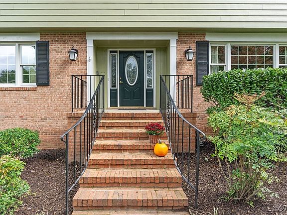 5th image of 9812 Fernleigh Dr