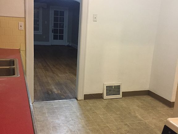 4th image of 2186 Wyandotte Ave