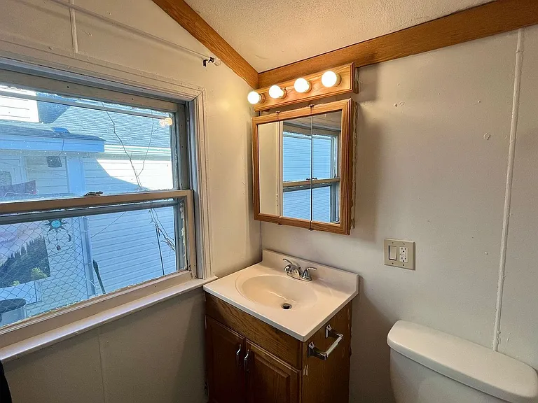 626 N Stevens St — Photo 13