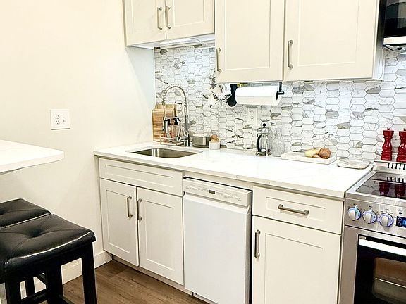 4th image of 31 Orkney Rd Unit 32