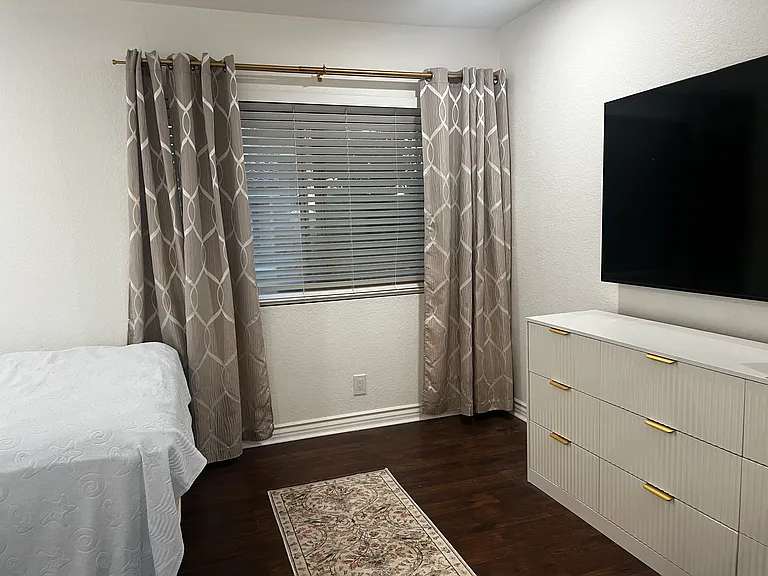 7825 Seaglen Dr — Photo 24