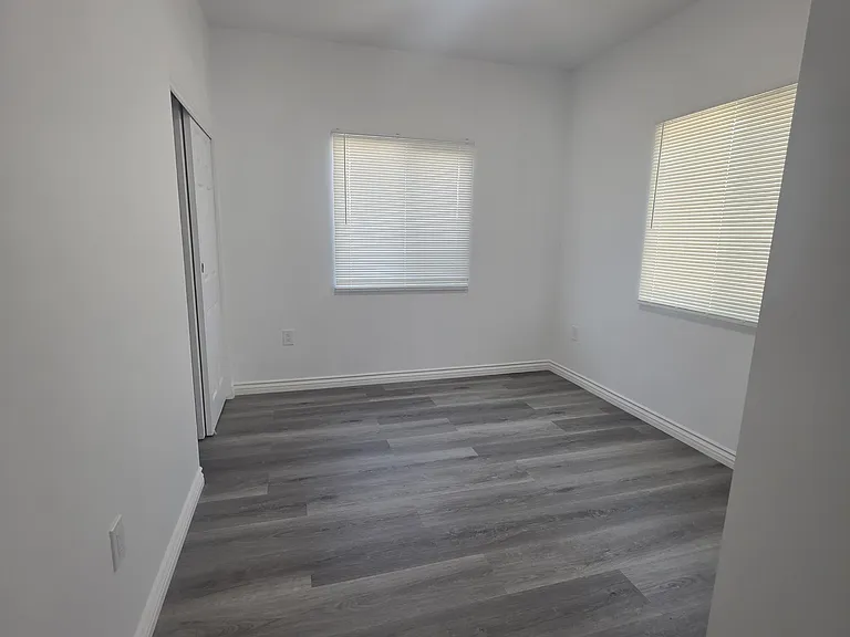 Cedar St — Photo 12