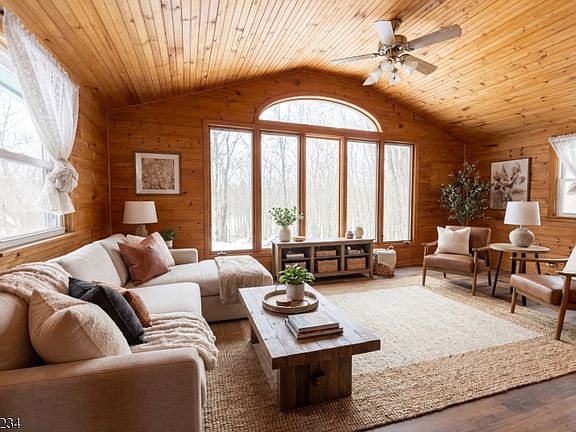 4th image of 903A Green Pond Rd