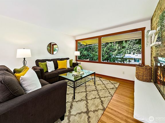 3rd image of 19116 17th Avenue NW