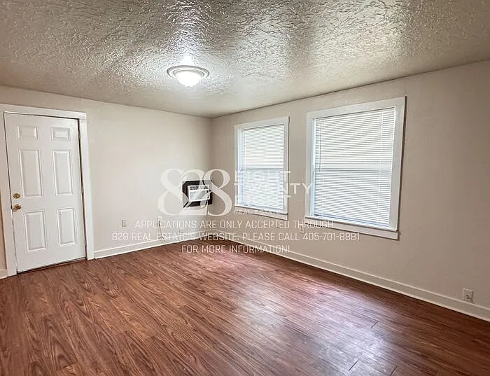 507 E Walnut St — Photo 8