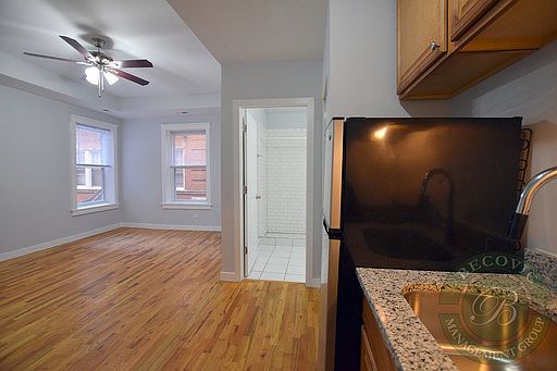 2nd image of 7456 N Greenview Ave APT 2E