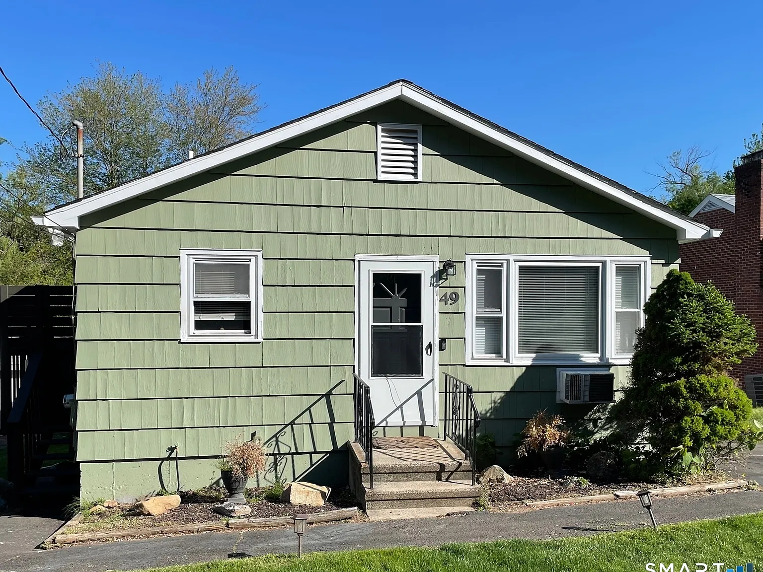 5 bed, 2.0 bath, 1932 sqft, $3,500 — Photo 1