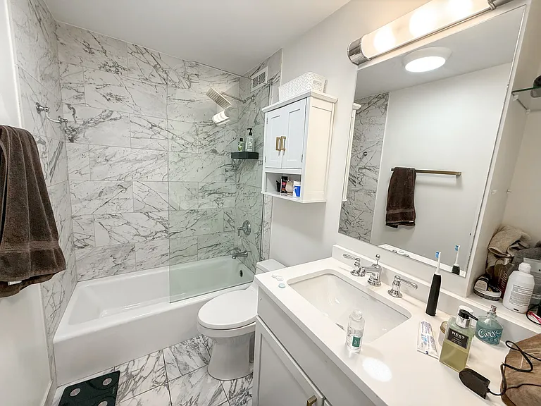 88 W Schiller St #809 — Photo 8
