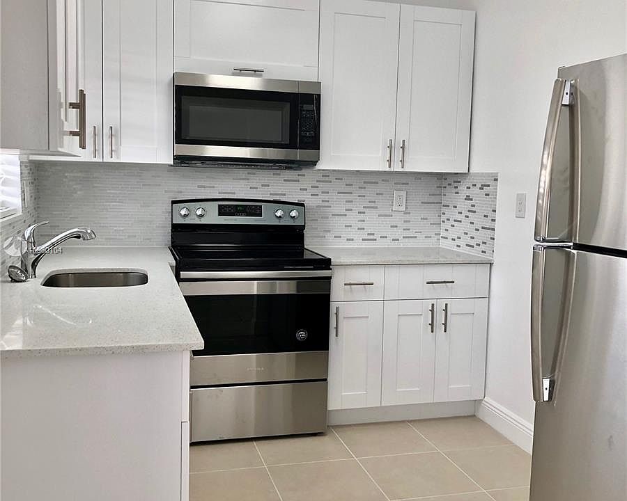 1st image of 575 NE 143rd St APT 305