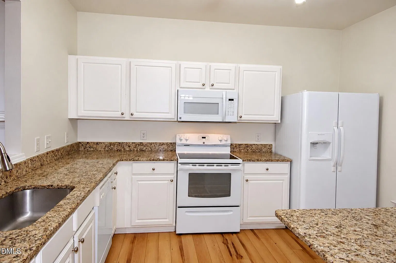 3 bed, 2.5 bath, 1386 sqft, $1,895 — Photo 3
