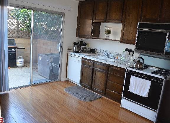 5th image of 17221 Roscoe Blvd Unit 5