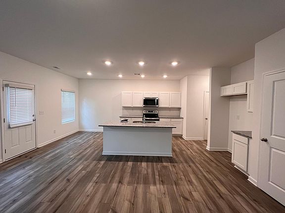 4th image of 1383 Ben Park Way #1383
