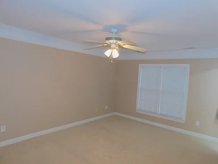 106 Southbank Dr — Photo 8