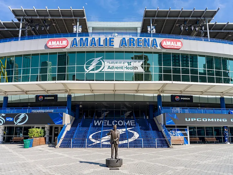 Amalie Arena puts Modera Encore just moments from championship games, concerts, and the unmistakable energy of Tampa's downtown scene.