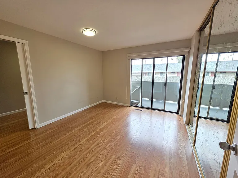 27 El Camino Real #2 — Photo 11