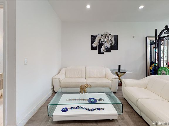 5th image of 3965 Hyde Park Cir #1