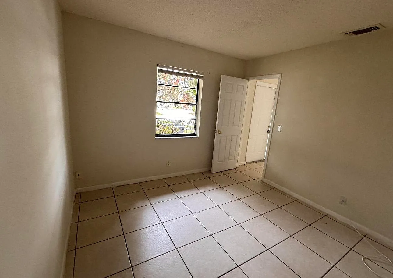 3 bed, 2.0 bath, 1190 sqft, $2,450 — Photo 3