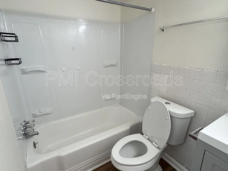 2323 Newton St #4 — Photo 8