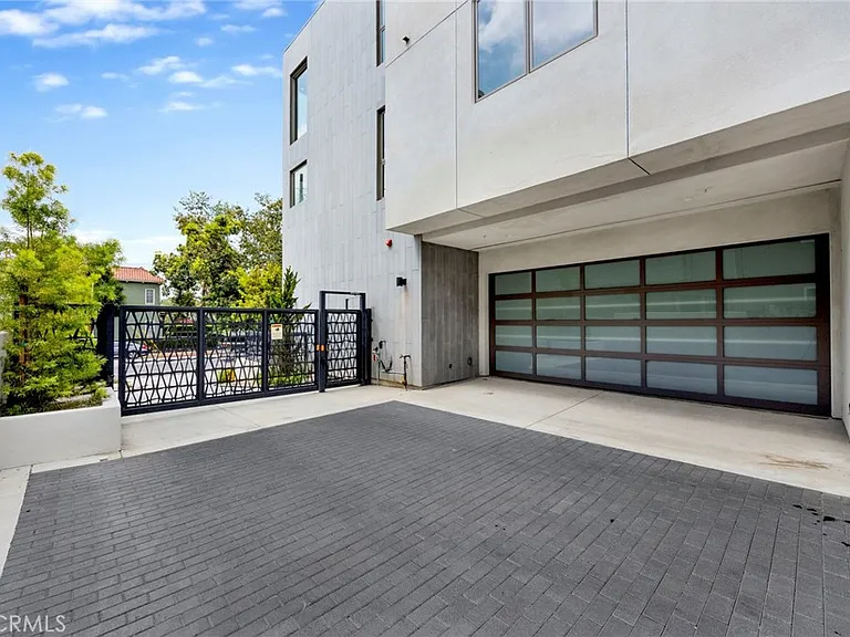 941 E California Blvd #1 — Photo 26