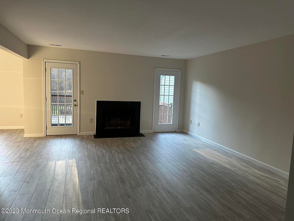 1st image of 9 Hancock Ln