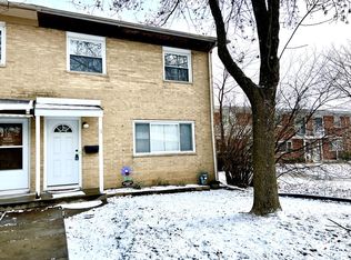 331 Cherry Valley Rd, Vernon Hills, IL 60061