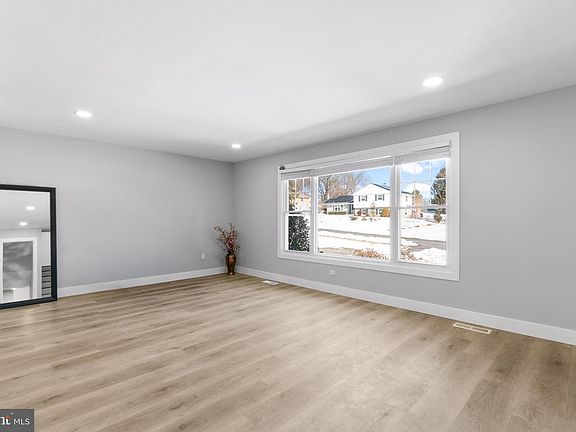 2nd image of 19104 Bloomfield Rd