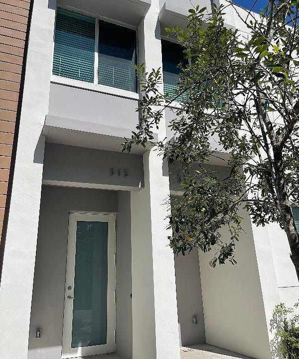 1st image of 515 NE 121st St #515
